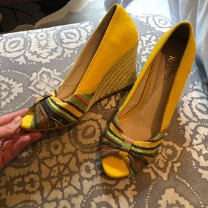 Urban Outfitters🌻 yellow wedge sandals size 7.5